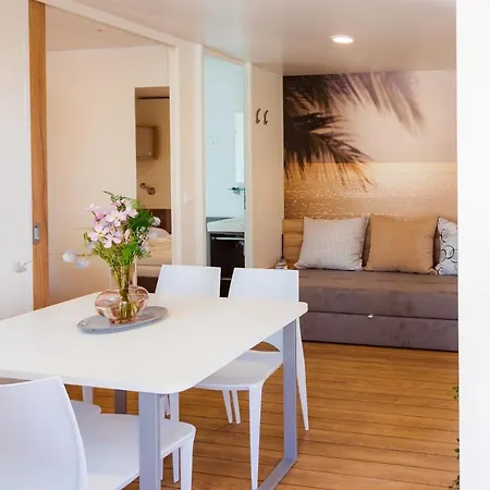 אתר קמפינג Premium Mobile Homes Istria - Lanterna - Luxury Mobilhome פורץ