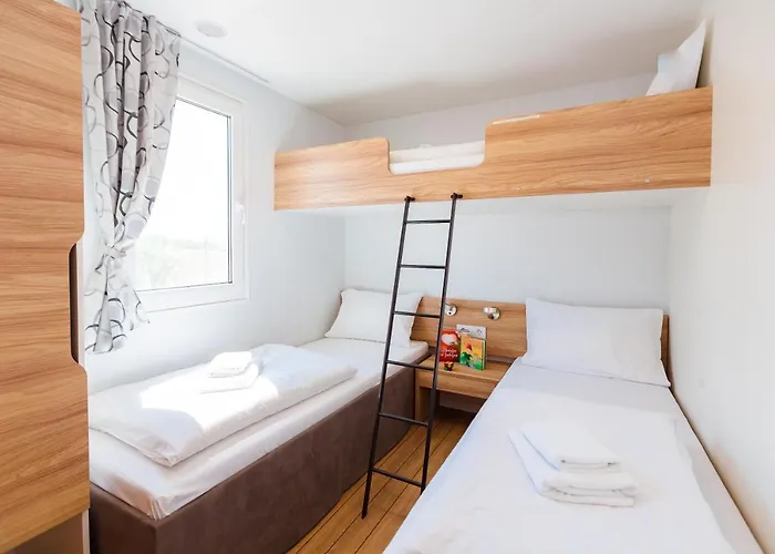 مكان تخييم Premium Mobile Homes Istria - Lanterna - Luxury Mobilhome *